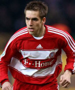 Lahm bleibt und will die Binde